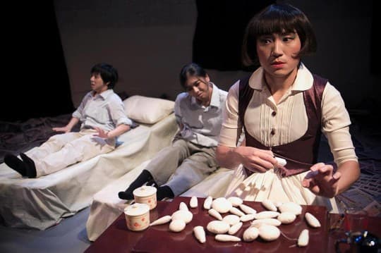 《可以睡覺》日本荒謬劇大師－別役實同名改編作品，以「從渙散的日常生活中覺醒」作為命題，介入社會公義議題。相片提供：「台灣遊藝行」陳慧勻女士。