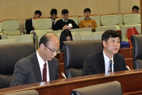 右︰工務局副局長劉振滄