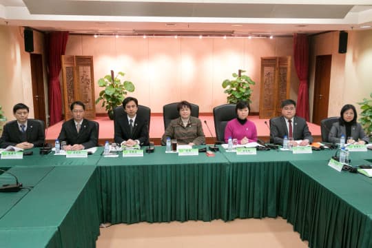 教青局局長梁勵及其他官員出席非高等教育委員會。
