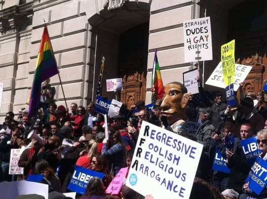 印第安納州民眾示威反對恢復宗教自由法案（Justin Eagan@維基百料）