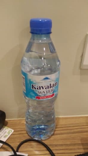 旅館提供的瓶裝水，在台兩天只飲用這兩瓶的水量