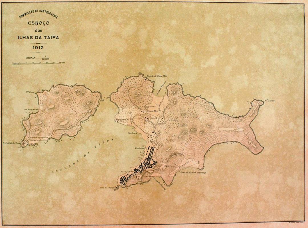 1912年氹仔地圖。在氹仔島標示為造船廠（Estaleiros）的地方位於現益隆炮竹廠至地堡街對開一帶，證明益隆昔日位於岸邊。