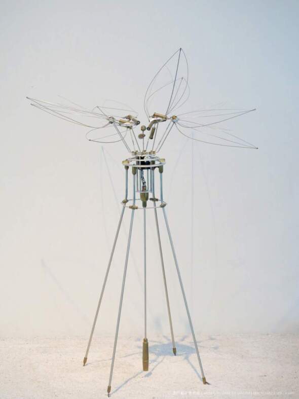 《蓮的獨白──細數溶月之滴》，日本藝術家田中真聰創作的動態雕塑。圖片來源：澳門藝博館