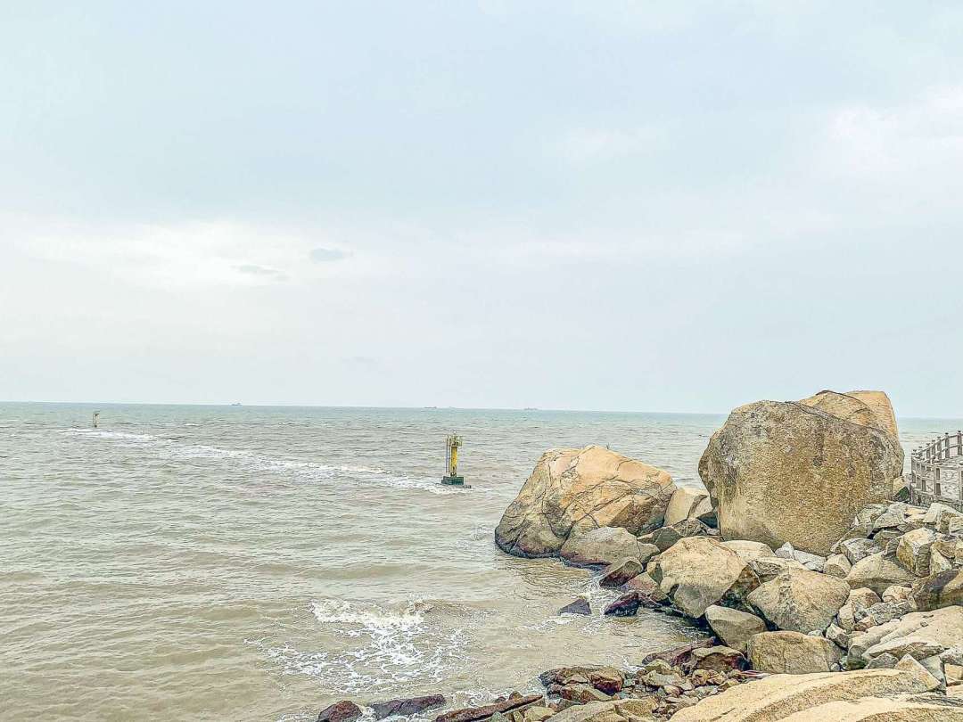 特區政府計劃於黑沙龍爪角對開海域以垃圾填島。