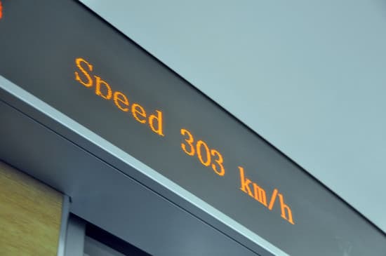 時速超過300公里，營運最高時速380公里