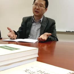 王禹教授認為官委議員並沒有「保駕護航」的義務，是獨立的。