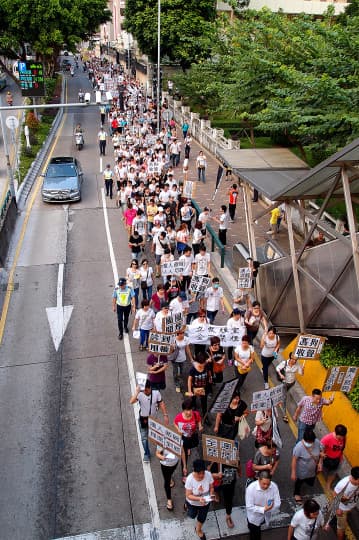 多個團體在十月十日遊行反對輸入外地人作荷官