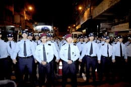 4月10日晚上，現場出現大批警員，並警告善豐業主馬上離開，否則觸犯加重違令罪。
