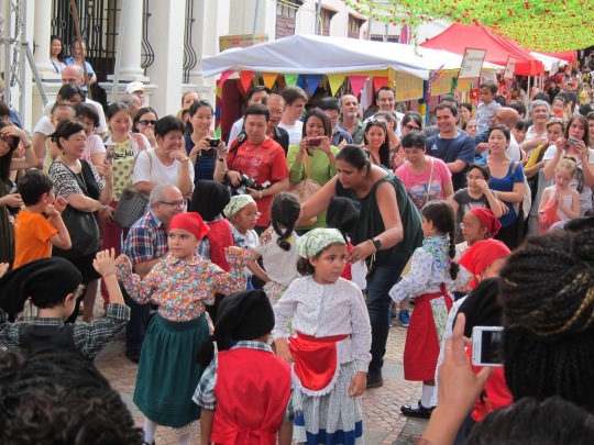 文化、語言相近，回歸後吸引不少葡裔人士到澳門生活。