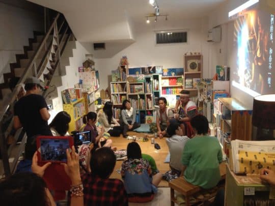 「台灣週」期間，蔡昇達和馬詠恩在澳門書店的分享