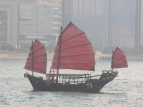 香港的「鴨靈號」原本是一艘漁船，約於1950年代在澳門建造。（網上圖片）