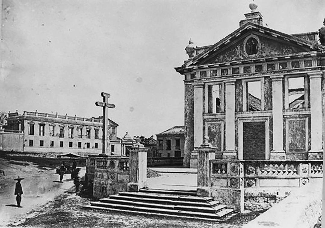 1874年9月經歷風災和大火的花王堂。