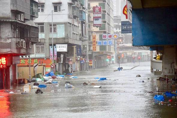 經過去年強颱風「天鴿」一役，政府及民間面對超強颱風「山竹」的來襲，可謂嚴陣以待。
