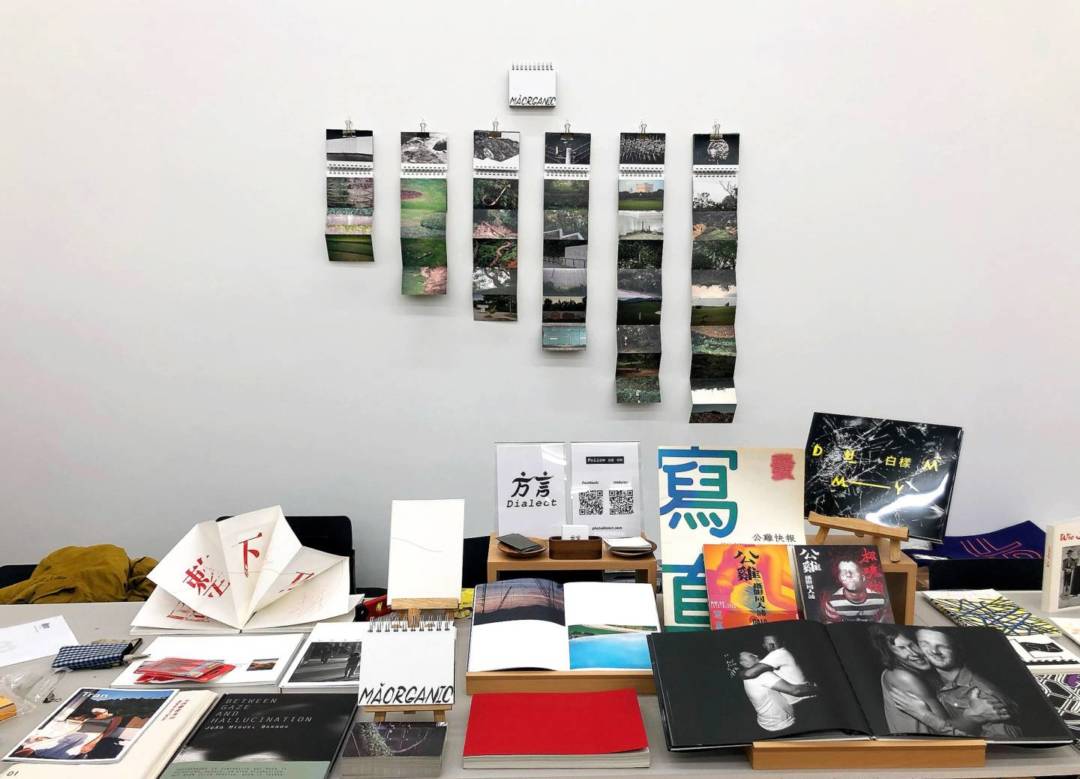 方言社會帶同一些澳門的攝影書參加外地的書展。圖為2019 香港大館 Art Book Fair。