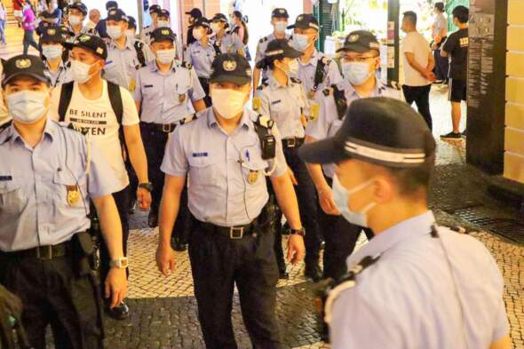 今年「六四」，即使沒有集會，警方仍派出多名警員在議事亭前地一帶巡邏。