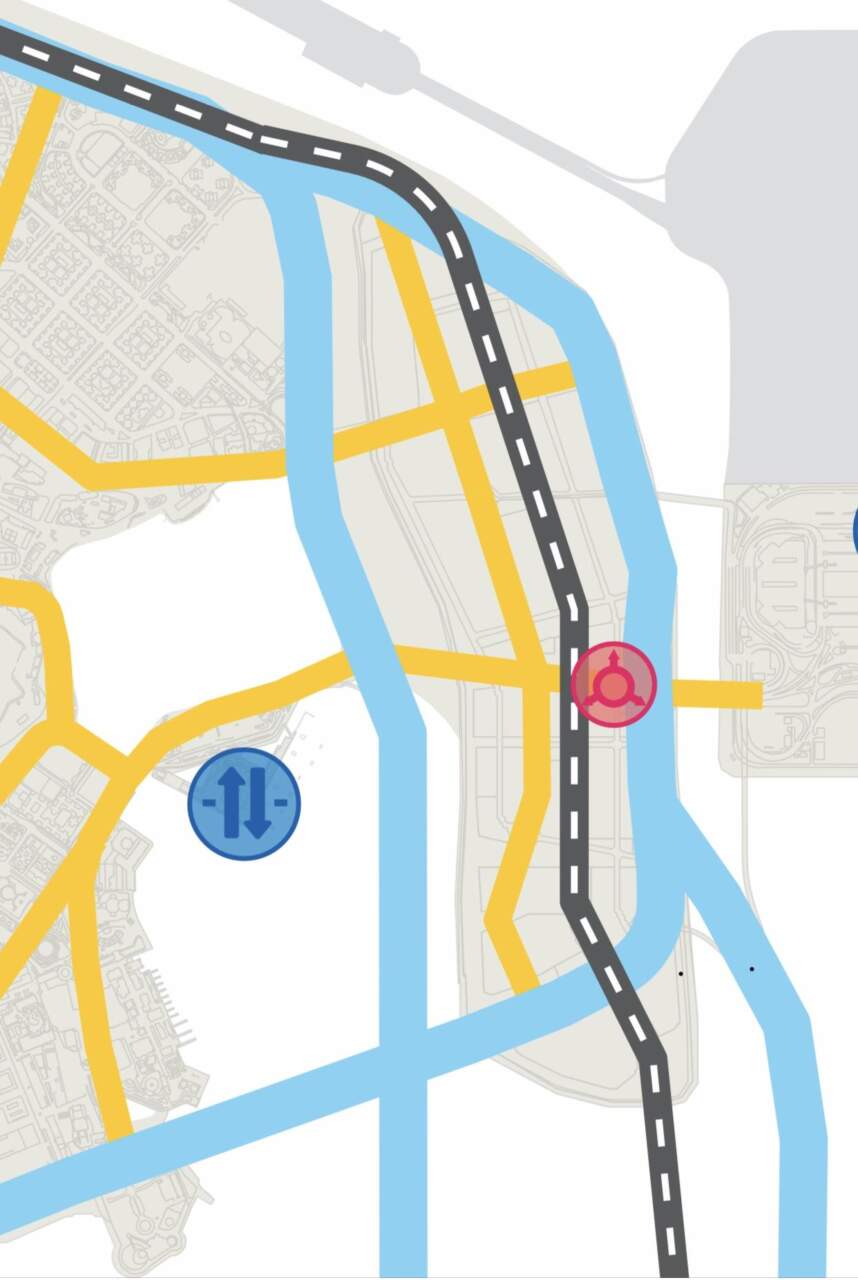 圖片說明：新城A區原交通路網圖(上)及《總規》草案圖示對比(下)，紅色虛線為地下外環道。