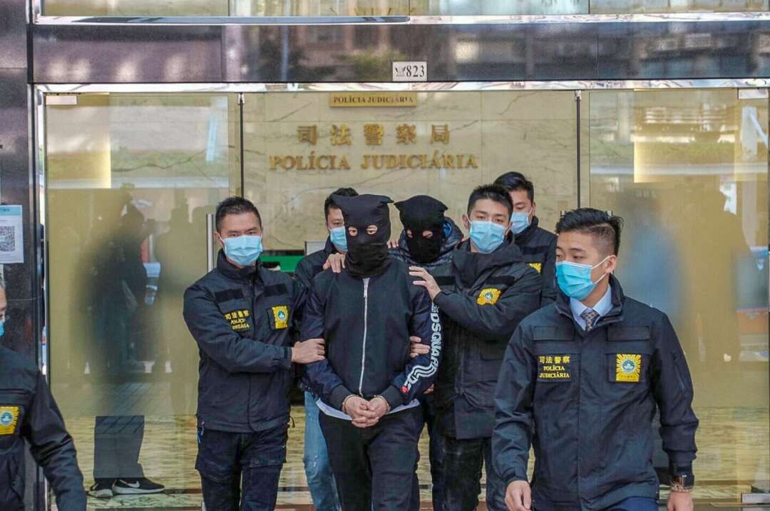 陳榮煉與蔡偉振被司警拘捕。