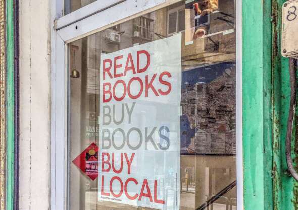 荷蘭獨立書店 Enter Enter 發起全球倡議：閱讀書籍，購買書籍，購買本地。本地也有獨立書店響應。