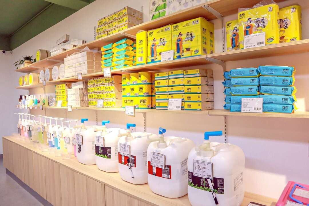 店內除了個人衛生、家居清潔等用品外，另一主打產品便是竹製的紙巾及衛生紙。