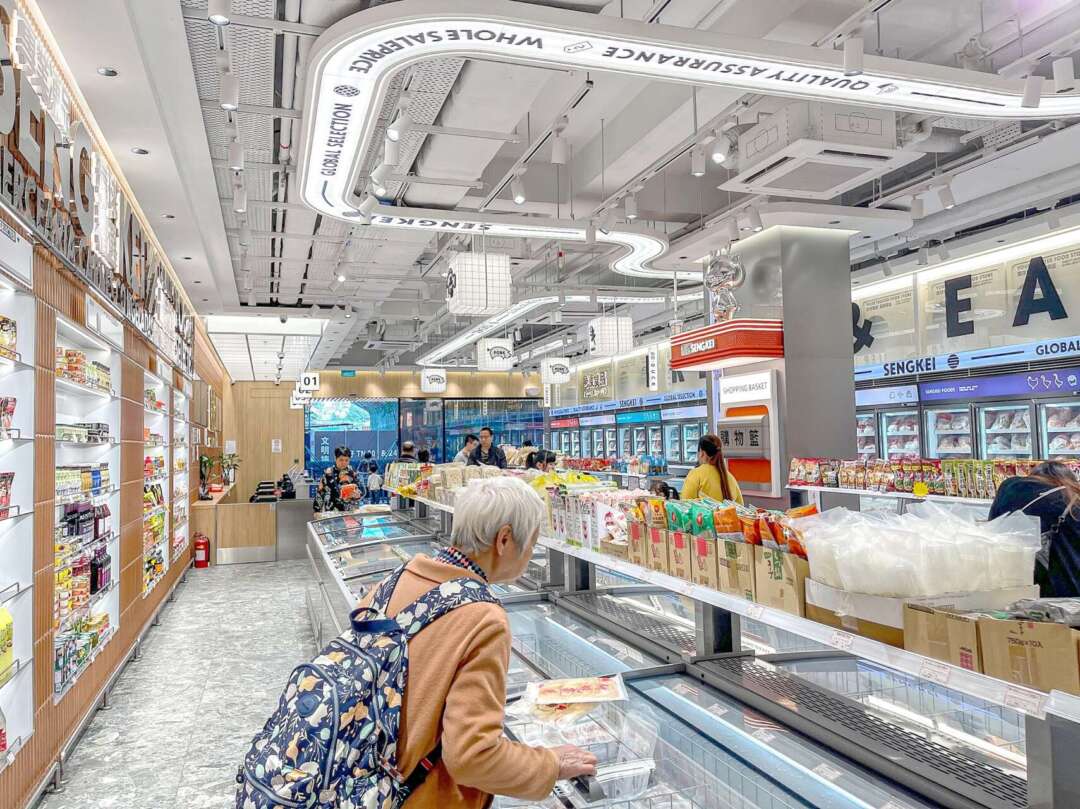 平日，在氹仔一間新開超市內，購物的人未見多。